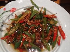 小炒黄牛肉-老滇山寨•云南特色菜•地方菜•民族风情歌舞表演(金碧店)