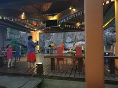 美食街表演-三亚湾红树林度假世界(木棉酒店)