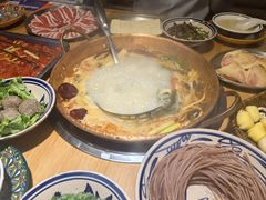 -洱火云南酸菜牛肉火锅(石景山当代商城店)