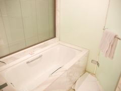 -上海滴水湖皇冠假日酒店