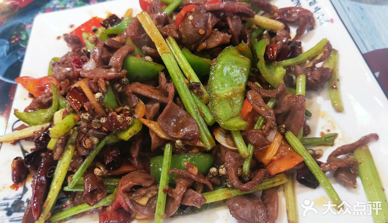量大、料足、味鲜!打卡网红龙虾牛蛙锅店