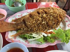 大蒜煎鱼-陳妈妈泰国菜