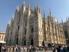 -文艺复兴百货(米兰大教堂广场店)