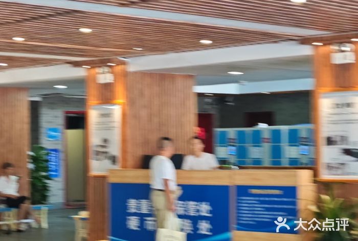 越秀山游泳场图片