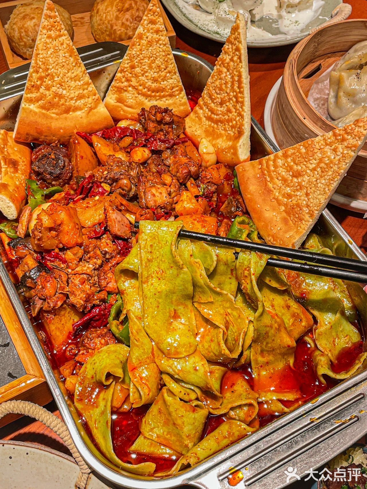 求求你们都去时代天街这家新疆菜‼️烤包子绝了！