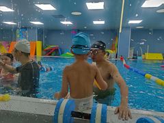 -蓝鲸奇亲子游泳俱乐部