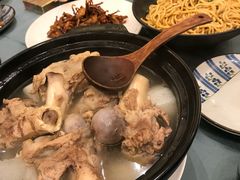 萝卜骨筒煲-沙龙酒家
