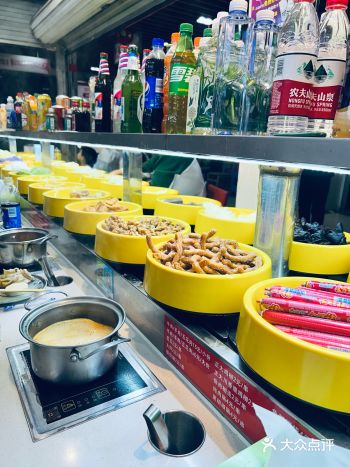 位于黄岛商场在地下 里面的服务员阿姨很好很热情