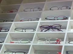 -诺柯视眼镜-蔡司依视路官方工厂店(淞南一店)
