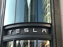 -TESLA 特斯拉(上海太古汇体验店)