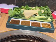 -咱屯子铁锅炖直营店(保利店)