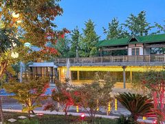 -茅草房·河畔园林火锅