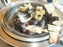 -围炉肉舍•炭烤活鳗•丹东海鲜烤肉(步行街店)