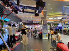 -反斗乐园π·电玩·高空拓展·蹦床(龙华天虹店)
