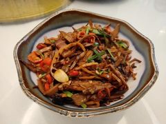 湘西腊肉焖烟笋-荷庭·精致湘菜(华强北九方店)