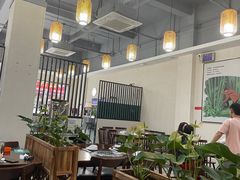 大堂-胡须哥网红竹筒菜
