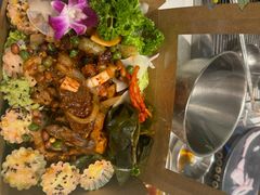 -山野的朋友露营炭火烤肉