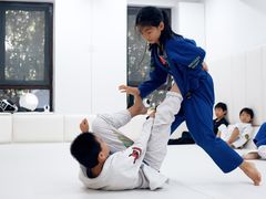 -菠萝格斗巴西柔术训练馆
