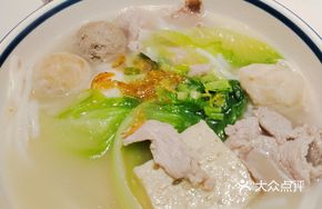 Four Heavenly Meatball Rice Noodles