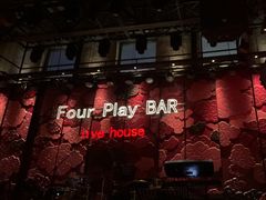 -FOUR PLAY BAR