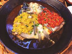 -阿瓦山寨·湘菜现炒·剁椒鱼头王(咸阳总店)