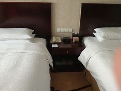 -海亮广场大酒店(万象城中山路地铁站店)