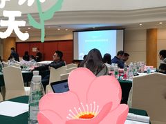 -深圳富苑皇冠假日套房酒店