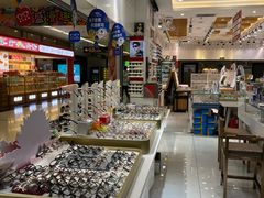 -美式眼镜·授权蔡司.依视路.尼康.豪雅.明月(人民广场店)