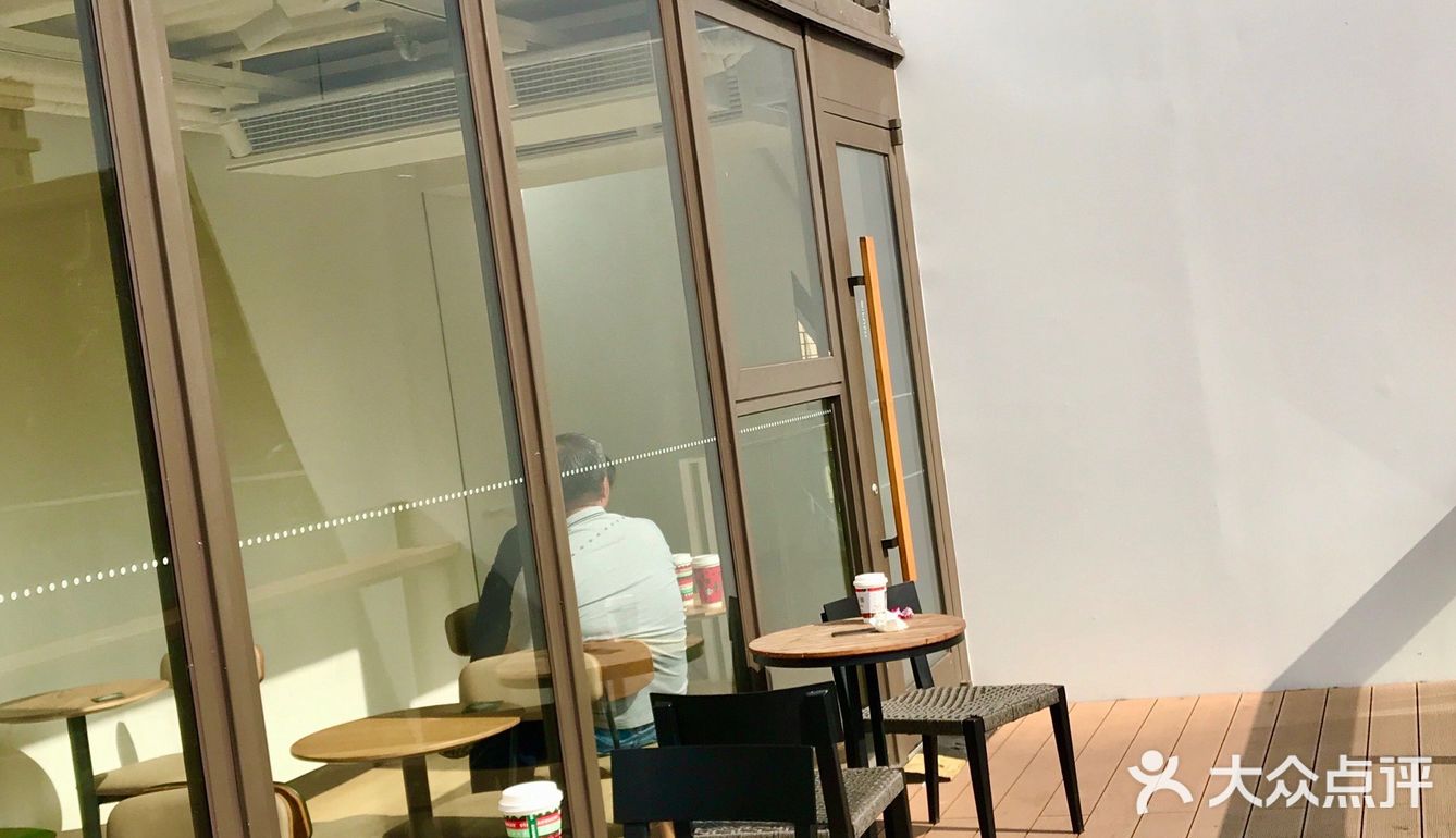 网红打卡集装箱星爸爸,建筑有点帅气哟!