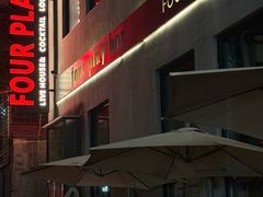 -FOUR PLAY BAR