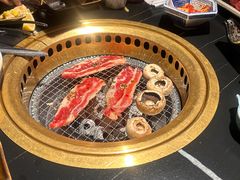 -山川小町·极番烧肉(新地假日广场店)