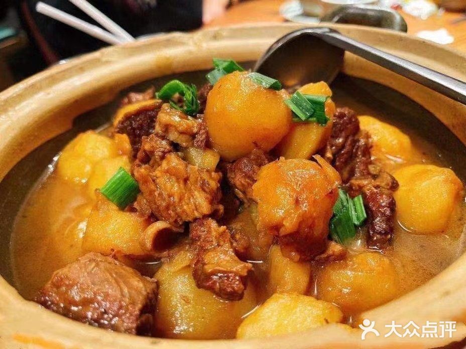青年公社烤鸭(宝杨宝龙广场店)小土豆烧牛腩图片