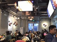 大堂-巴四老城区炭火蛙锅(张江店)