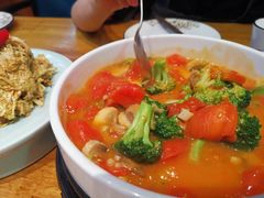 西红柿口蘑煮西兰花-壹零捌道·北京烤鸭(车公庄店)