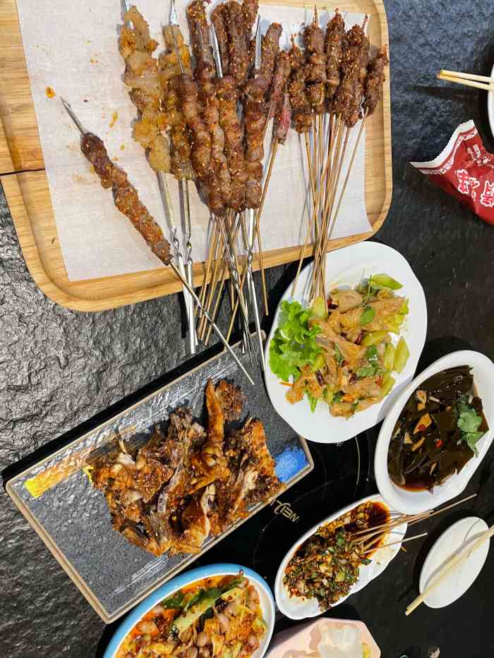 友情客串音乐烤吧-"特意去抚顺吃的,味道不错,有唱歌演节目,.