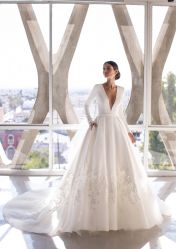 -Renee芮亦婚纱(原丽莎)
