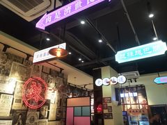 大堂-何妹湿辣牛肉·粤式烧烤砂煲(桂雅路店)