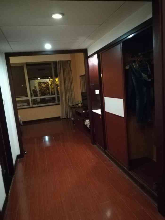 杨建华大酒店(花木店)-"就是洗澡的拿不下来,不像自己家里的淋浴,.