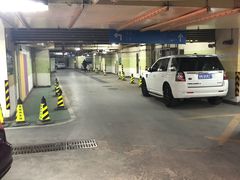 -新世界百货崇文店停车场