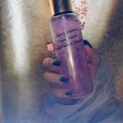 -一笔绣狂草美甲坊