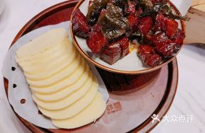 Blue Lotus Tea-Scented Pork