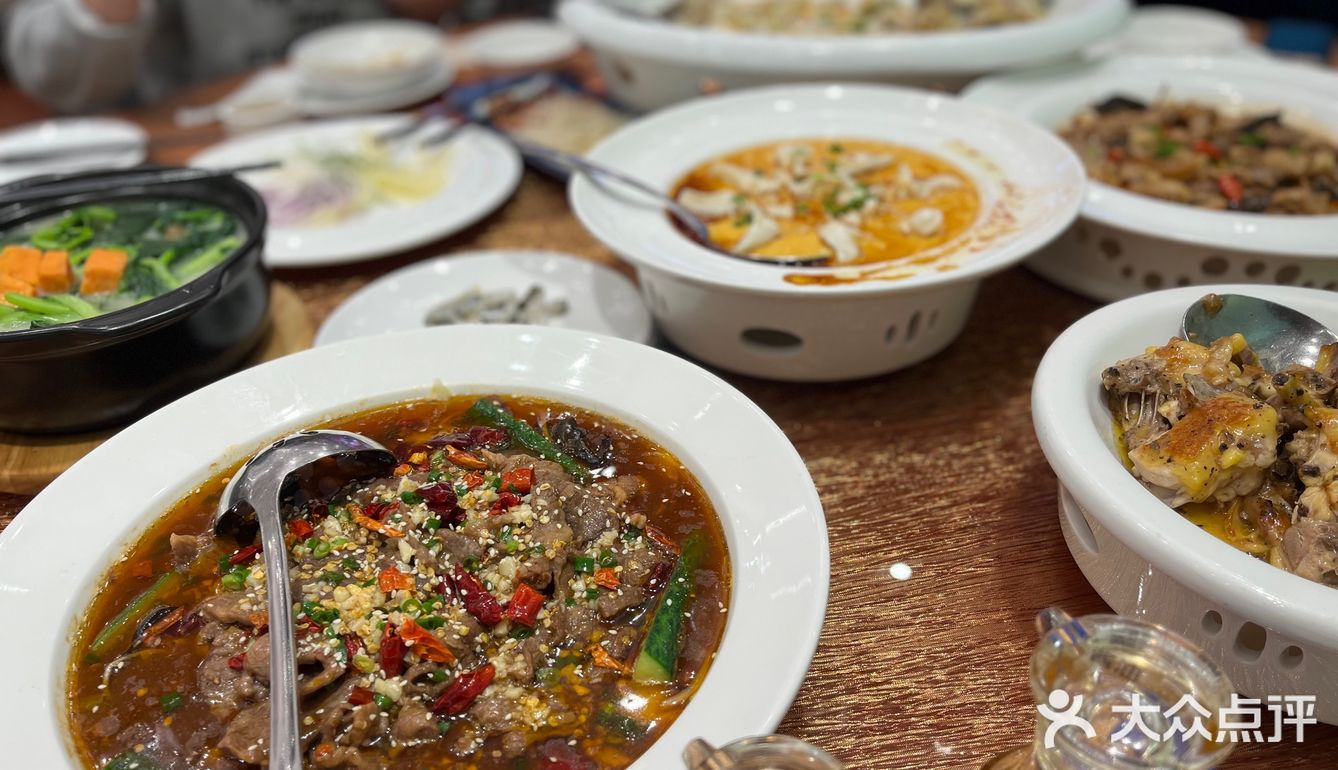 交通：就在番禺广场地铁H出口对面