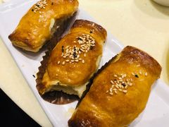 巧手叉烧酥-龙记烧腊茶餐厅(常德路店)