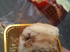 鲜肉月饼-老上海城隍庙小吃(苏州街店)