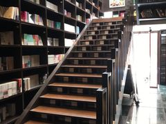 -钟书阁(松江泰晤士小镇店)