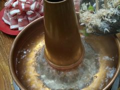 -洞庭洲·防空洞火锅·烧烤·铜锅涮肉(新百广场店)