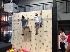 -嗨翻Hi-Fun竞技主题乐园·蹦床亲子生日轰趴(国光1937店)