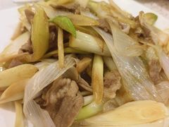 葱爆羊肉-那达慕蒙古风味酒楼