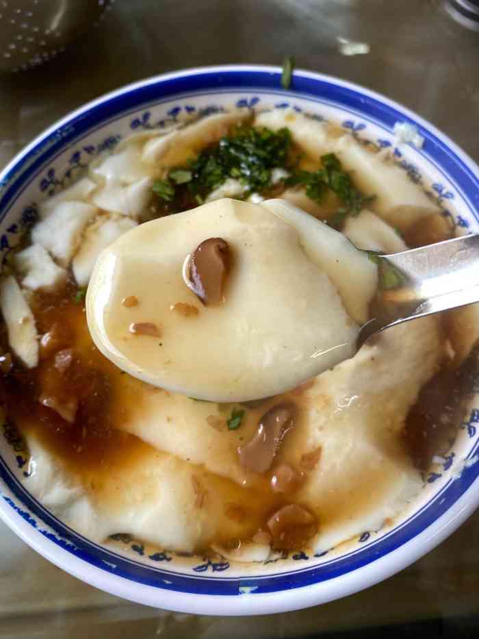 莒国八喜龙包-"靠火车站一家早开门的店,方便了一大早要乘.