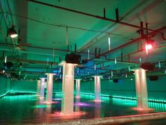 -奔马滚轴溜冰场